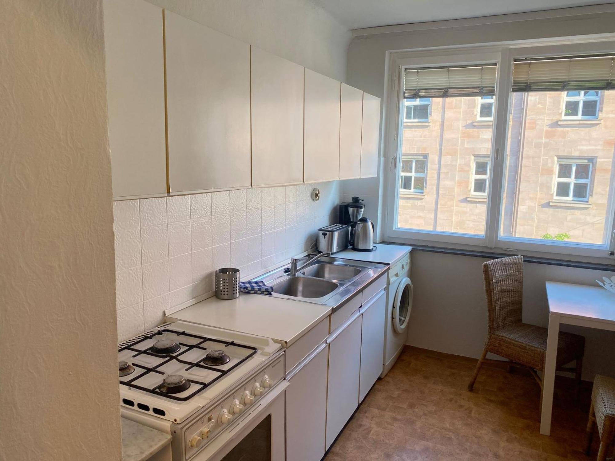 Apartment 2-zimmer-wohnung Mit Balkon In Der *