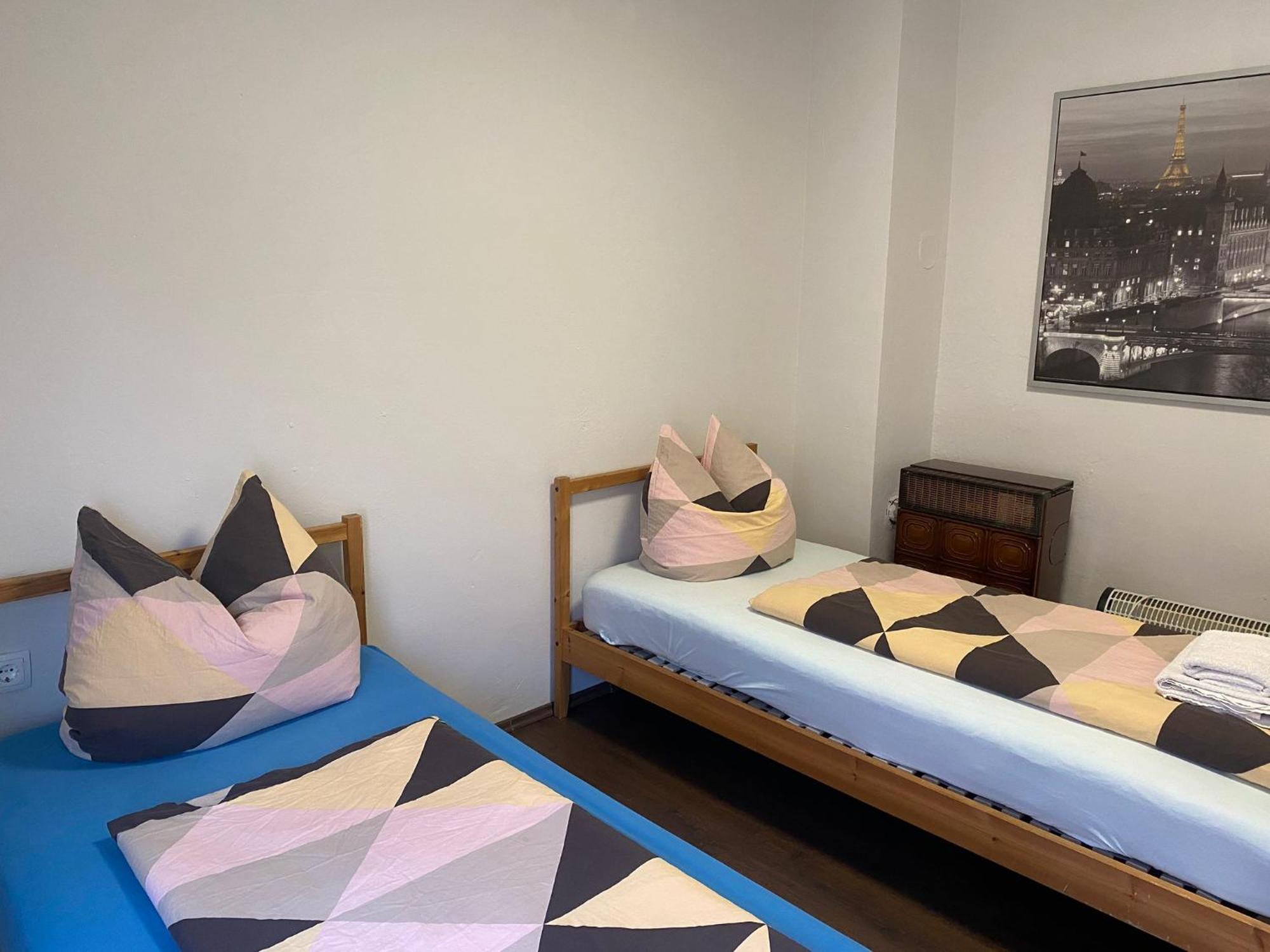 Apartment 2-zimmer-wohnung Mit Balkon In Der