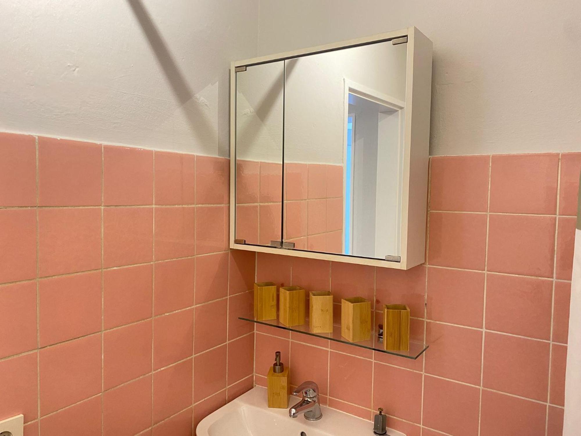 2-zimmer-wohnung Mit Balkon In Der Apartment *