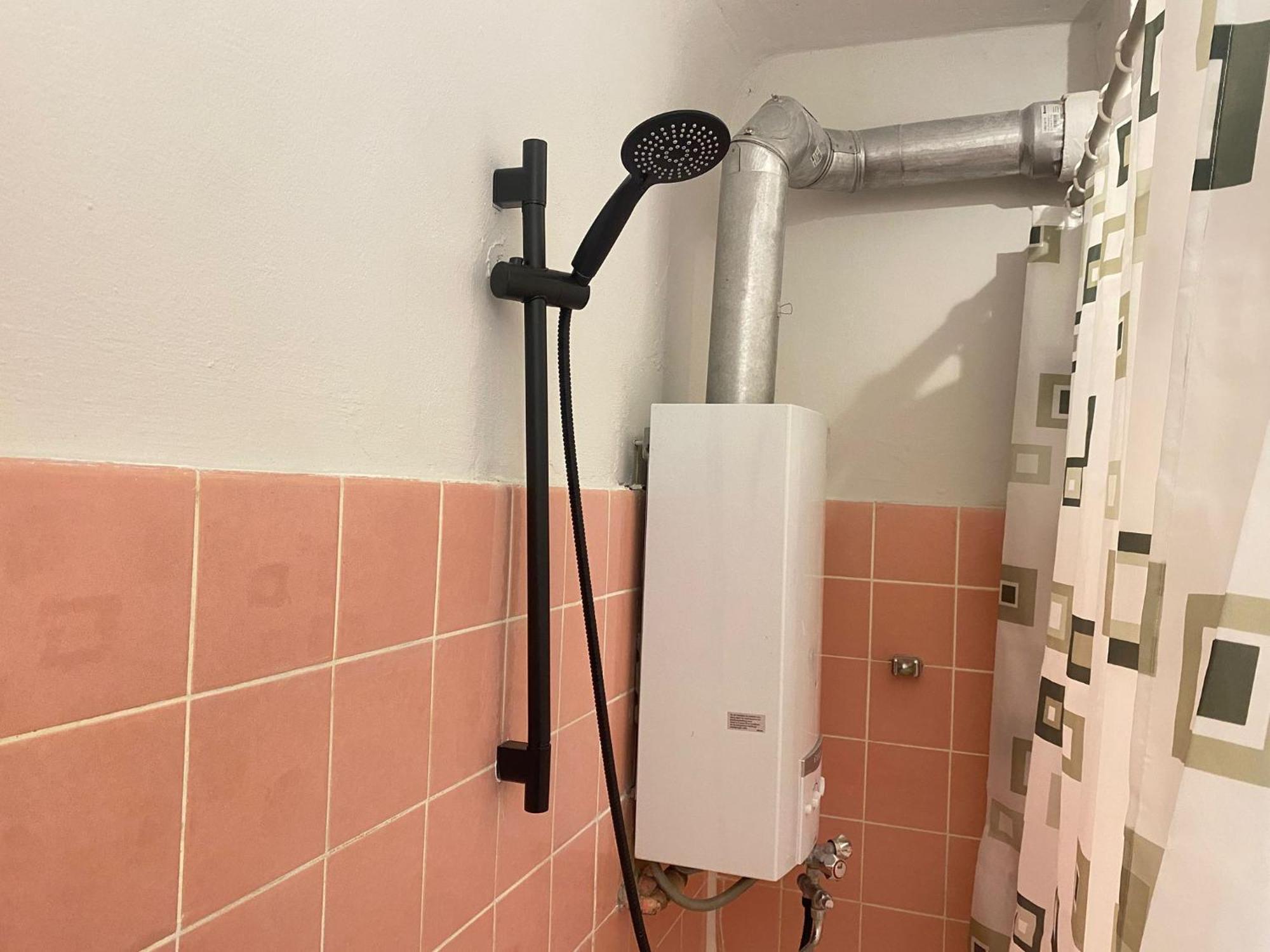 Apartment 2-zimmer-wohnung Mit Balkon In Der *